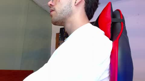 alexgiraldo__ online show from June 3, 2026, 2:33 pm