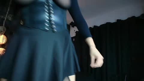 Snapshot of alexhoe_ chatting on May 6, 2026, 6:57 pm Alex online show from May 6, 2026, 6:57 pm