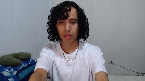 Snapshot of alexis21_ chatting on January 18, 2026, 12:42 pm Alexis online show from January 18, 2026, 12:42 pm