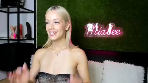 alexisbanx online show from July 12, 2026, 2:30 pm