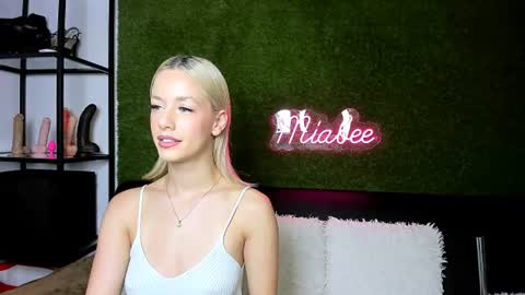 alexisbanx online show from July 14, 2026, 5:40 pm