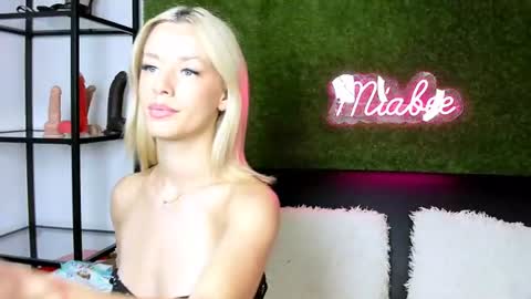alexisbanx online show from July 15, 2026, 6:02 pm
