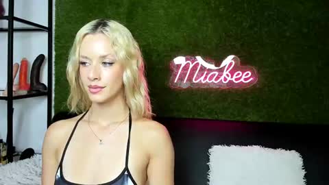 alexisbanx online show from July 28, 2026, 4:39 pm