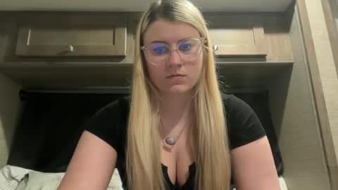 Snapshot of alexisdanielxo chatting on September 22, 2025, 2:52 pm Alexis Danielle online show from September 22, 2025, 2:52 pm