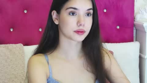 Snapshot of alexisdevine chatting on July 7, 2026, 4:37 am alexisdevine online show from July 7, 2026, 4:37 am