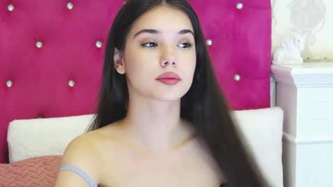 Snapshot of alexisdevine chatting on July 7, 2026, 7:23 am alexisdevine online show from July 7, 2026, 7:23 am