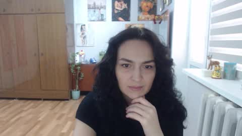 AlexisMillers online show from October 6, 2025, 9:29 am