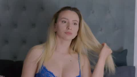 Snapshot of alexiswhiteee chatting on May 21, 2026, 6:53 am Alexis online show from May 21, 2026, 6:53 am
