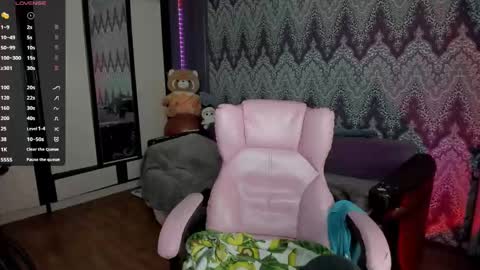 Snapshot of alexracc00n chatting on December 6, 2024, 2:57 am Alex online show from December 6, 2024, 2:57 am