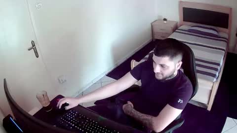 alexthepro00 online show from May 2, 2026, 8:41 am