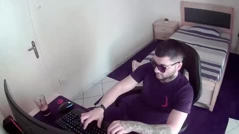 alexthepro00 online show from May 3, 2026, 3:18 pm