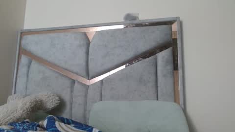 alex y luisa online show from December 15, 2025, 1:48 pm