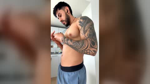 Alex   freelance model  instagram alex b229 online show from January 17, 2026, 3:17 pm