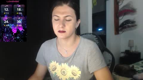 Snapshot of alguien_mas01 chatting on December 23, 2025, 2:42 am cami online show from December 23, 2025, 2:42 am