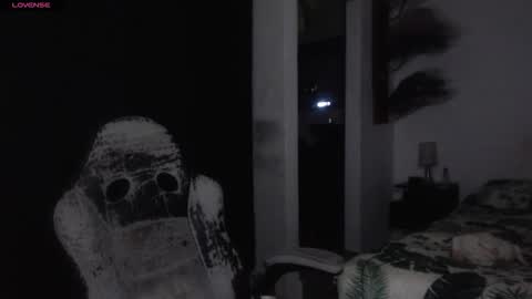 Snapshot of alguien_mas01 chatting on February 3, 2026, 4:21 am cami online show from February 3, 2026, 4:21 am