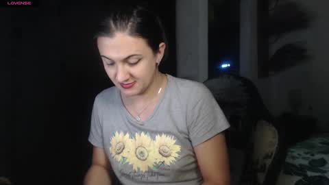 Snapshot of alguien_mas01 chatting on February 4, 2026, 3:01 am cami online show from February 4, 2026, 3:01 am