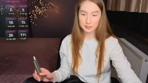 Snapshot of alicafoxis chatting on May 4, 2026, 5:53 pm Alica online show from May 4, 2026, 5:53 pm