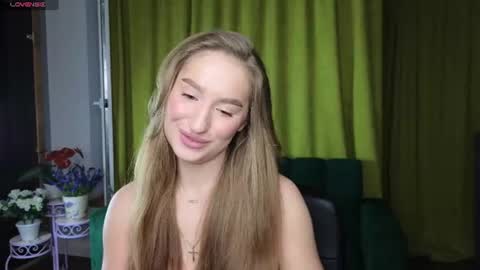 Snapshot of alicafoxis chatting on June 22, 2026, 5:43 pm Alica online show from June 22, 2026, 5:43 pm