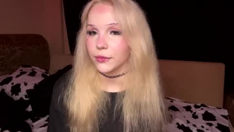 Snapshot of alicauwumeow chatting on April 12, 2026, 10:15 pm Alice online show from April 12, 2026, 10:15 pm