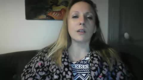 Snapshot of alice8363 chatting on December 27, 2024, 6:31 pm Alice online show from December 27, 2024, 6:31 pm