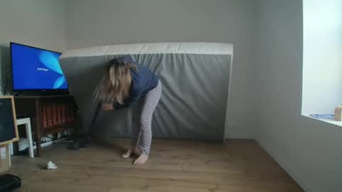 Snapshot of alice8363 chatting on February 19, 2025, 7:28 am Alice online show from February 19, 2025, 7:28 am