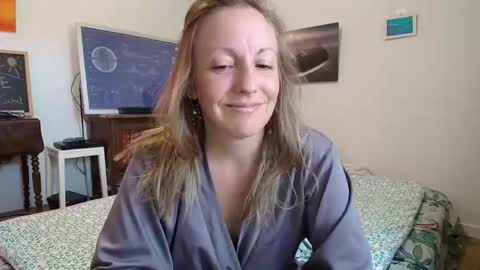 Snapshot of alice8363 chatting on September 17, 2025, 7:43 am Alice online show from September 17, 2025, 7:43 am