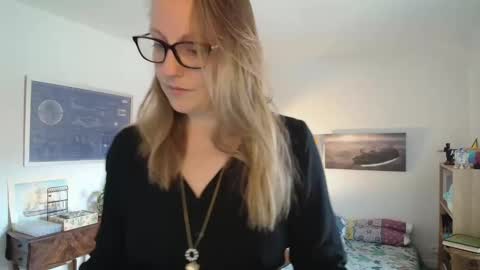 Snapshot of alice8363 chatting on October 30, 2025, 10:38 am Alice online show from October 30, 2025, 10:38 am