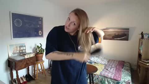 Snapshot of alice8363 chatting on November 9, 2025, 10:13 am Alice online show from November 9, 2025, 10:13 am