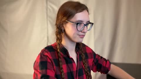 Snapshot of alice_alarcon chatting on November 2, 2025, 8:00 pm Hey Im Alice online show from November 2, 2025, 8:00 pm