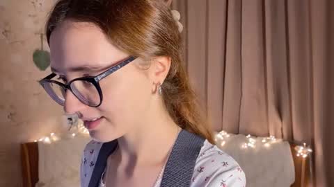 Snapshot of alice_alarcon chatting on November 15, 2025, 10:37 pm Hey Im Alice online show from November 15, 2025, 10:37 pm