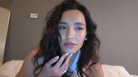 Snapshot of alice_bane chatting on January 15, 2025, 10:24 pm A R Y A T I A online show from January 15, 2025, 10:24 pm