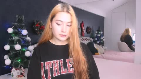 Snapshot of alice_clark13 chatting on December 19, 2025, 9:27 am Alis online show from December 19, 2025, 9:27 am