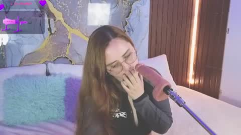 Mey online show from July 17, 2026, 3:35 am