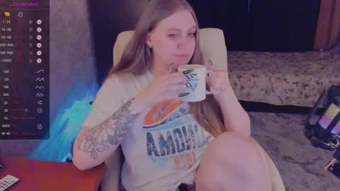 Snapshot of alice_dreamgirl_ chatting on December 28, 2024, 1:17 pm Alice 3 online show from December 28, 2024, 1:17 pm