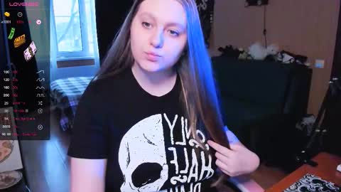 Snapshot of alice_dreamgirl_ chatting on November 25, 2025, 12:05 pm Alice 3 online show from November 25, 2025, 12:05 pm