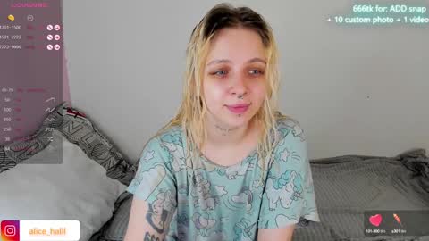 Snapshot of alice_halle chatting on January 22, 2025, 7:46 am alice_halle online show from January 22, 2025, 7:46 am