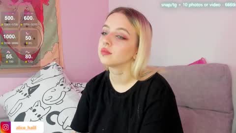 Snapshot of alice_halle chatting on March 5, 2025, 4:13 am alice_halle online show from March 5, 2025, 4:13 am