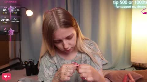 Snapshot of alice_halle chatting on September 11, 2025, 8:14 am alice_halle online show from September 11, 2025, 8:14 am