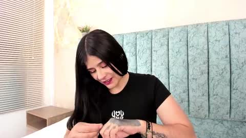 Snapshot of alice_martinez_ chatting on February 11, 2025, 4:01 am alice and amber online show from February 11, 2025, 4:01 am