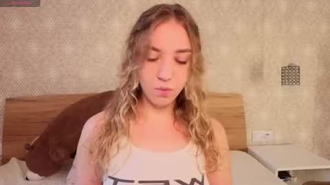 Snapshot of alice_muah chatting on June 12, 2026, 7:29 am Alice online show from June 12, 2026, 7:29 am