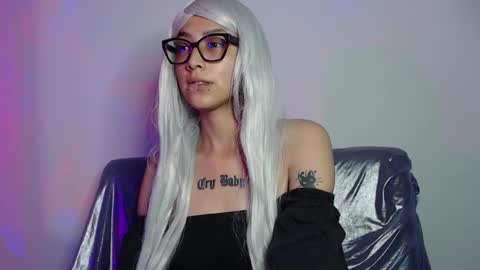 Snapshot of alice_phantom chatting on December 21, 2025, 2:08 am online show from December 21, 2025, 2:08 am