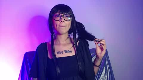 Snapshot of alice_phantom chatting on December 23, 2025, 4:10 am online show from December 23, 2025, 4:10 am