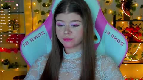 Snapshot of alice_tails chatting on November 9, 2025, 10:35 am Alice online show from November 9, 2025, 10:35 am