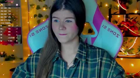 Snapshot of alice_tails chatting on November 17, 2025, 12:16 am Alice online show from November 17, 2025, 12:16 am