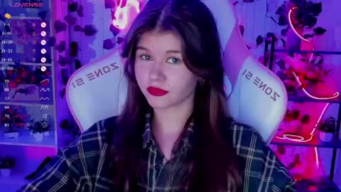Snapshot of alice_tails chatting on May 22, 2026, 9:42 pm Alice online show from May 22, 2026, 9:42 pm