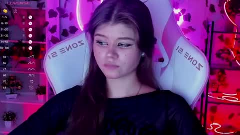 Snapshot of alice_tails chatting on June 12, 2026, 9:03 pm Alice online show from June 12, 2026, 9:03 pm