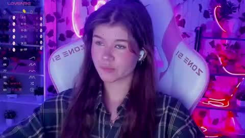 Snapshot of alice_tails chatting on June 16, 2026, 10:12 pm Alice online show from June 16, 2026, 10:12 pm