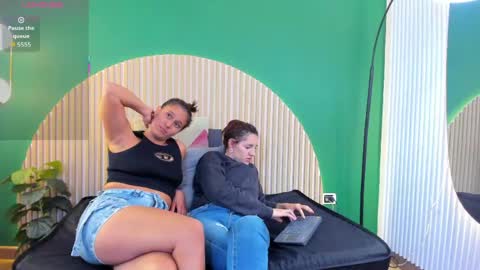 Snapshot of aliceandsia chatting on June 6, 2026, 6:01 pm Alice and Asia online show from June 6, 2026, 6:01 pm