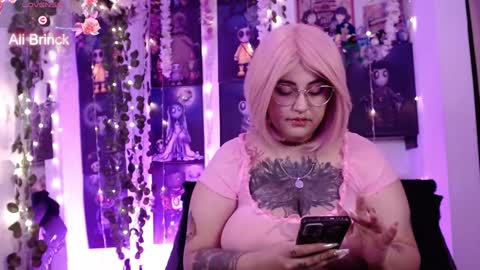 Snapshot of alicebrinck chatting on December 19, 2024, 11:14 pm Alice Brinck online show from December 19, 2024, 11:14 pm