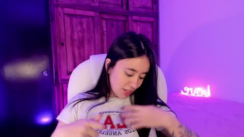 Snapshot of alicee_2 chatting on January 6, 2025, 12:16 am Aliceee .. 97YP9VWGZHrefnav wishlist lists 1 online show from January 6, 2025, 12:16 am